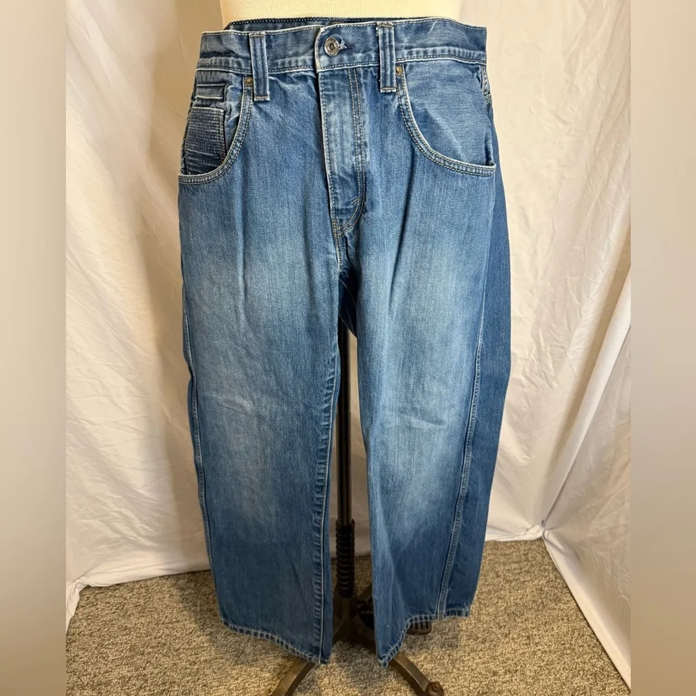 Levi's Relaxed Fit Medium Blue Jeans - Picture 3 of 7